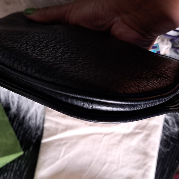 Tory Burch Britten Convertible Crossbody/Clutch Like New - Picture 15 of 15